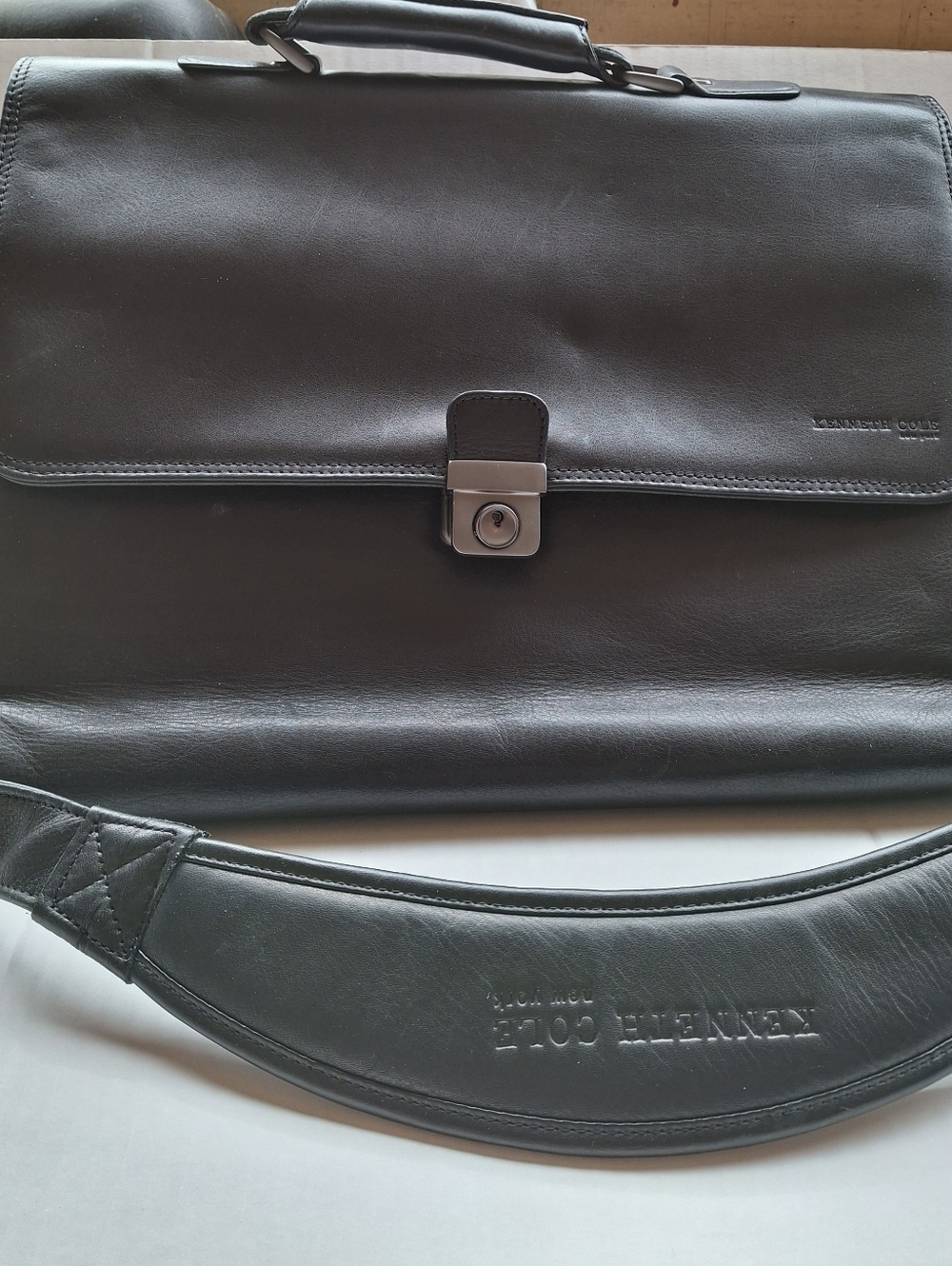 Kenneth Cole Black Leather Travel Bag/Briefcase.